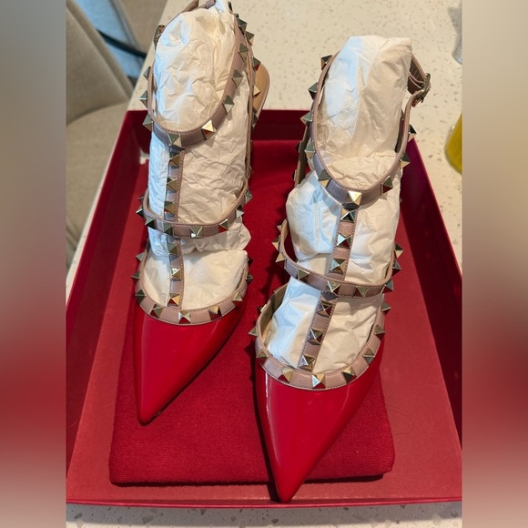 Valentino Garavani Iconic red rockstud  heels size 40.5 - Picture 2 of 15